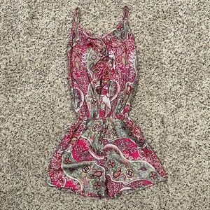 Size M/L pink paisley print romper with pockets